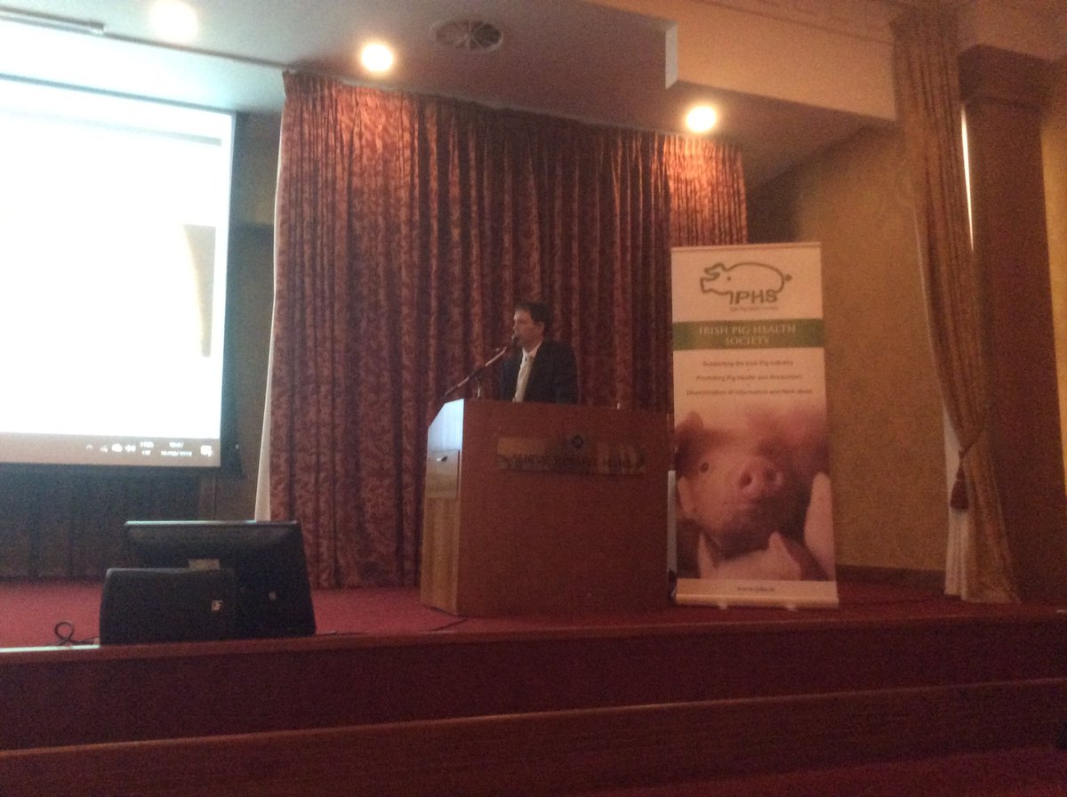 ShaneMcAuliffe1's tweet photo. #IPHS18 panel discussion: @CarrollCiaran asks Gary Pepper about his long tails - "space is the key" according to Gary https://t.co/2A4h90O9mD