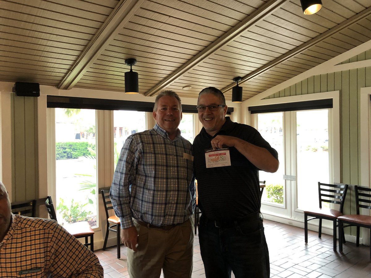 whitr_laura's tweet photo. Amazing day Connecting with our MID’s and New Managers! #todayschilis https://t.co/o4WecP3Zow
