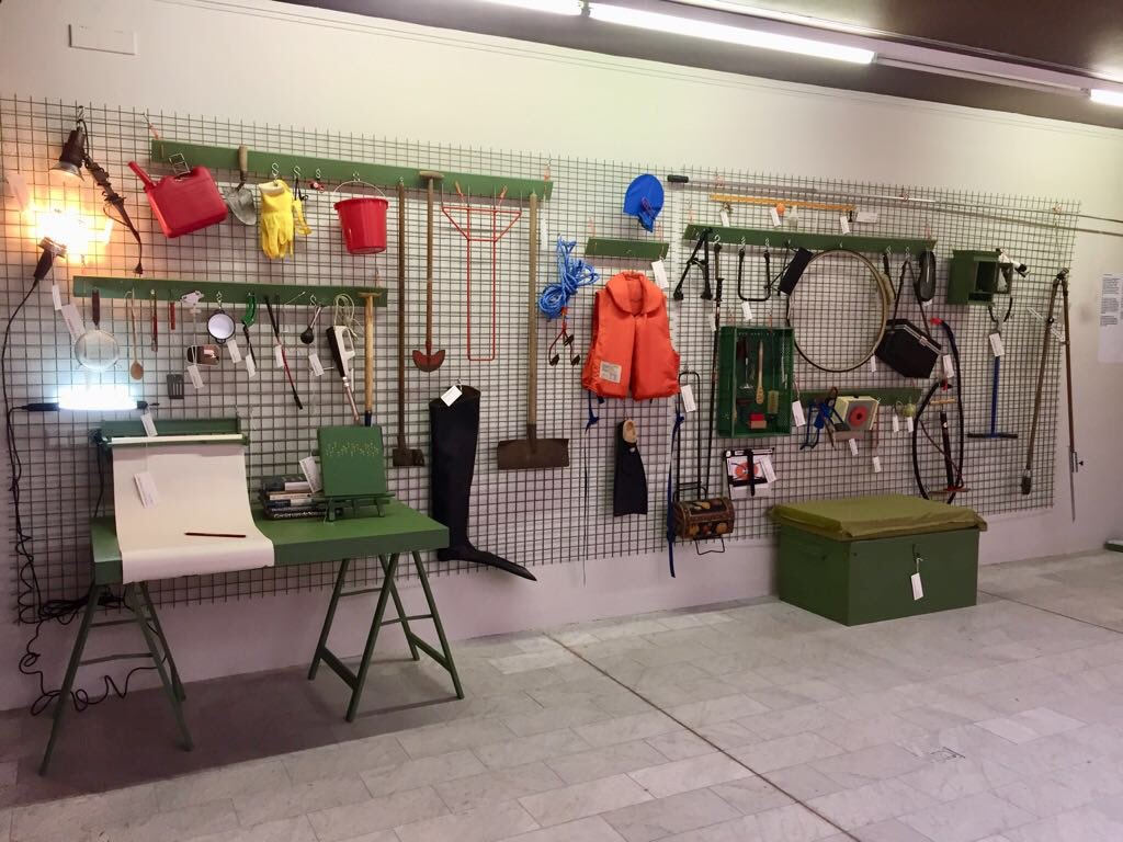 annevstrien's tweet photo. Nieuw werk: Landmakerskabinet, toolwand met landmakersgereedschappen! Iswm @isisboot in expo @PlacesHope Komt dat zien in Leeuwarden! https://t.co/AZR64TF5f2