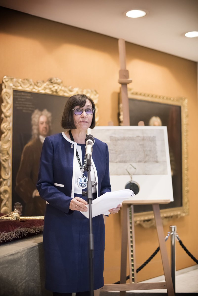 RCPmuseum's tweet image. How will @DacreJane current RCP president, guiding a 500yr old organisation towards the future of medicine choose to be depicted in her new portrait? Find out on 24 April when artist Paul Benney reveals all (digitally!) #portraiture #intheframe history.rcplondon.ac.uk/event/frame-po… @RCPLondon