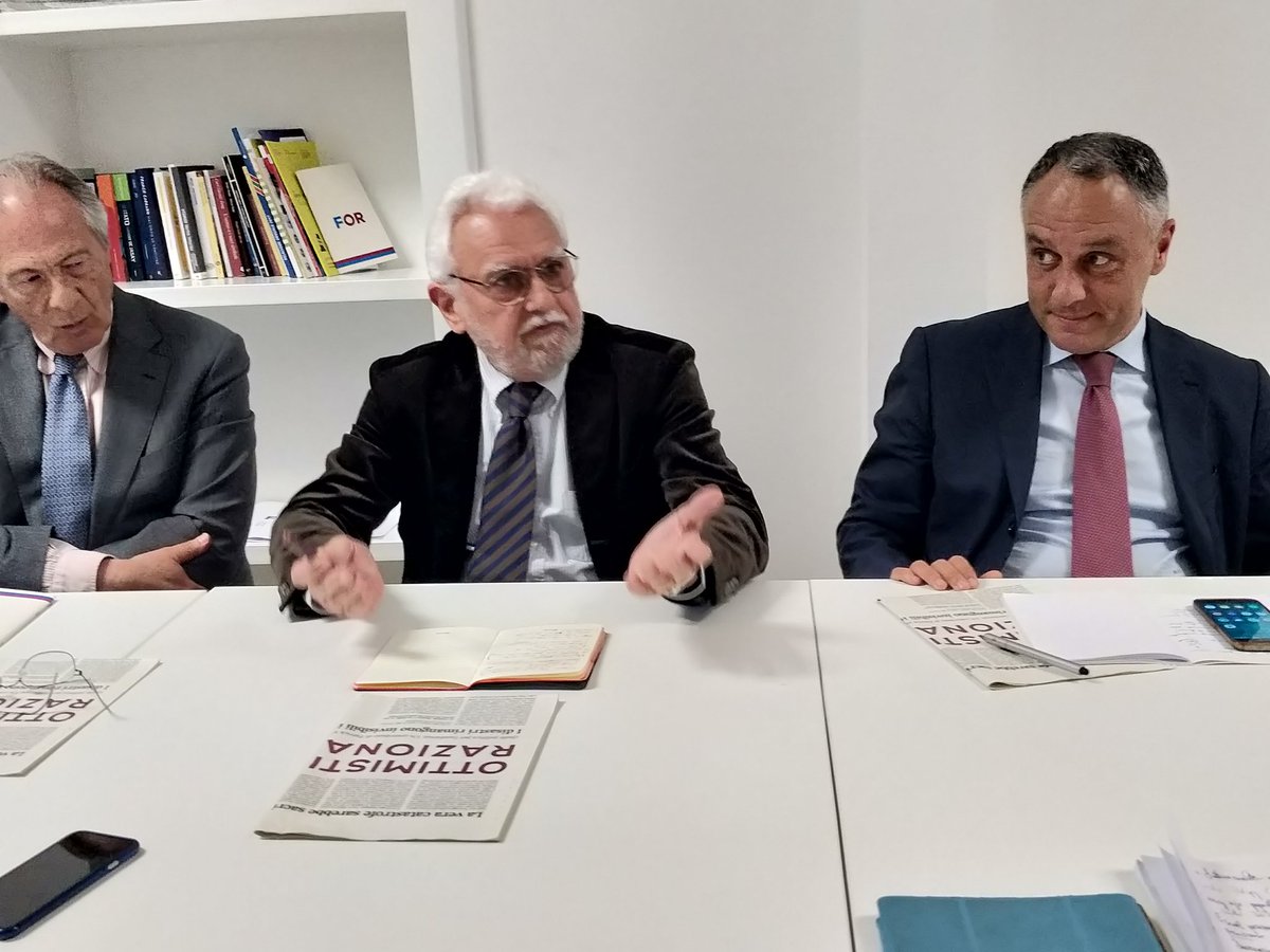 ORazionali's tweet photo. Prende la parola @scingolo: "Viaggiamo contro corrente, c'è una svalutazione del lavoro e una rivalutazione dell'assistenza. Le imprese hanno utilizzato l'assitenzialismo pubblico per rinnovarsi. Per cambiare è necessario fare una battaglia culturale"
#ActiveFOR https://t.co/TqjZEJzchK