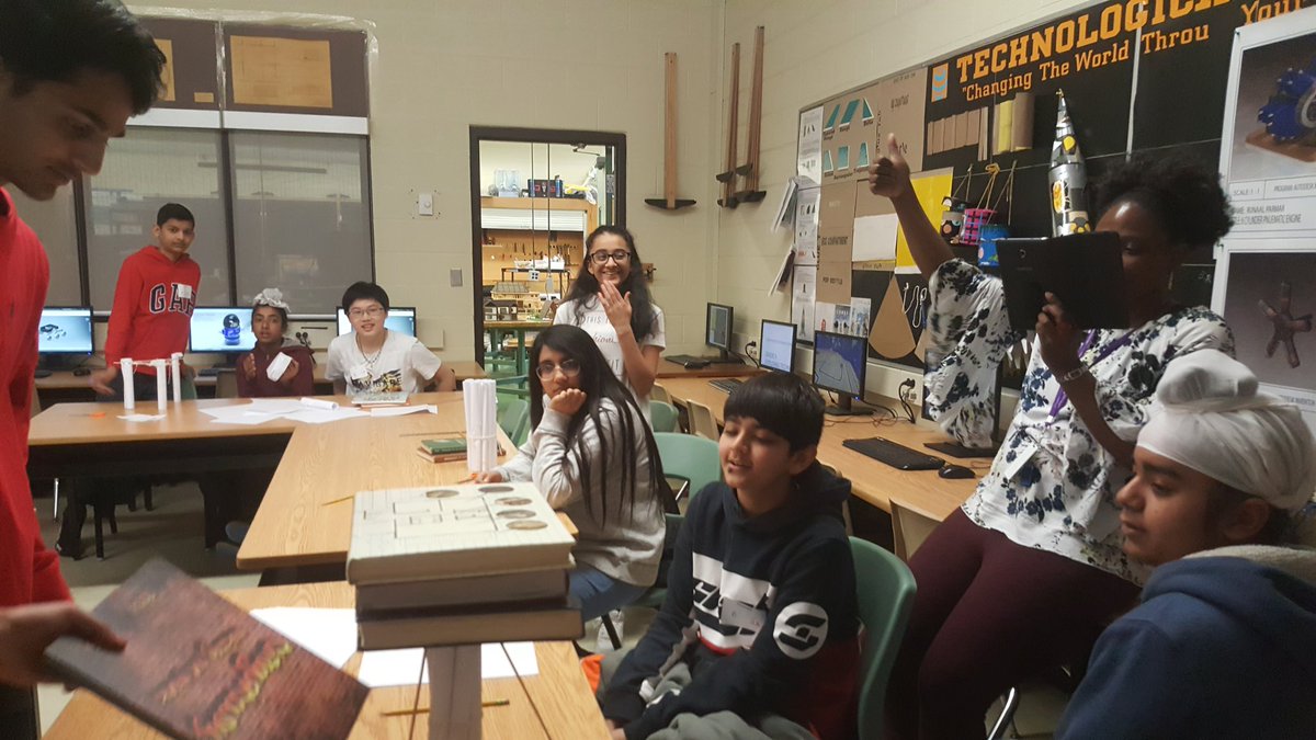 RattrayBentley's tweet photo. Testing their tallest free standing structure. https://t.co/aZRHAY3RUk