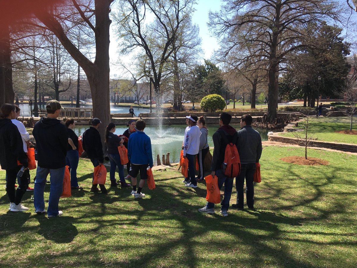 LorriWindom's tweet photo. Davis Wolves Class of 2019 enjoying the day at @okstate https://t.co/pRy7GLrFPd