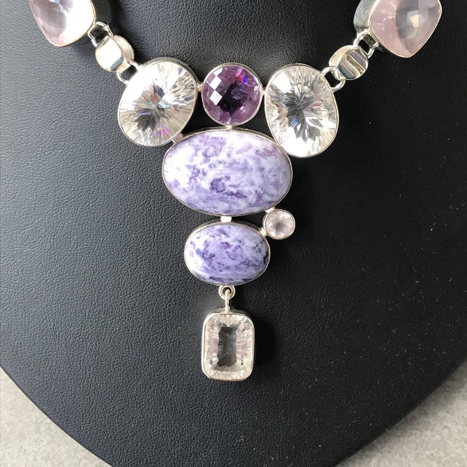 BothKenChamber's tweet photo. THURSDAY! LADIES NIGHT! Fabulous clothes, stylish accessories, music &amp; wonderful people socializing await YOU at Bothell's very own Selyn Boutique on Main Street! Enjoy a great time, find some new clothes &amp; gifts, and support this downtown business. They hope to see you there! https://t.co/rY9VF1Iyds