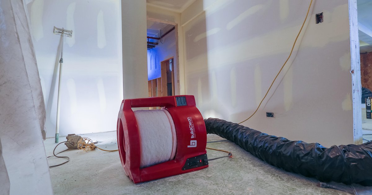 ITWBuildClean's tweet image. Get your hands on the system that eliminates dust, improves air quality, and protects your crew.
