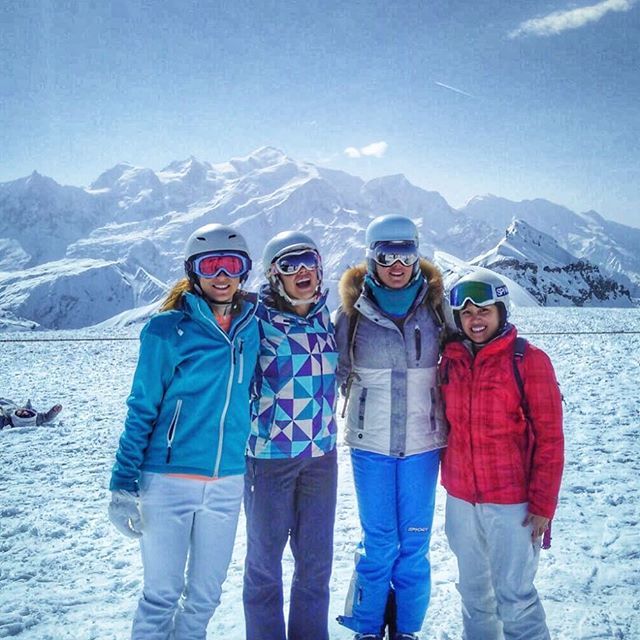 WineWithKat's tweet photo. Ladies love #Mtblanc. ⛷️
I have this idea that I'm as tall as my friends. This photo and countless others prove me wrong. 🤪 #oneofthesethingsisnotliketheother 
#expatlife #grandmassif #frenchalps #lescarroz #flaine
.
.
.
.
.
#traveltheworld #travelgr… https://t.co/rCeza2wXqF https://t.co/V9VsK6Sftk