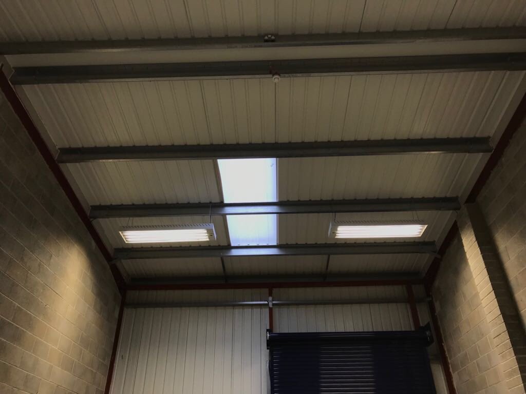 Ti_installation's tweet photo. Just finished 4 new units today in Huddersfield all ready for new tenants to move into. Customer very happy! #electricians #huddersfield #cctv #firealarms #Alarms #cctv https://t.co/Jxqw6vYmkh