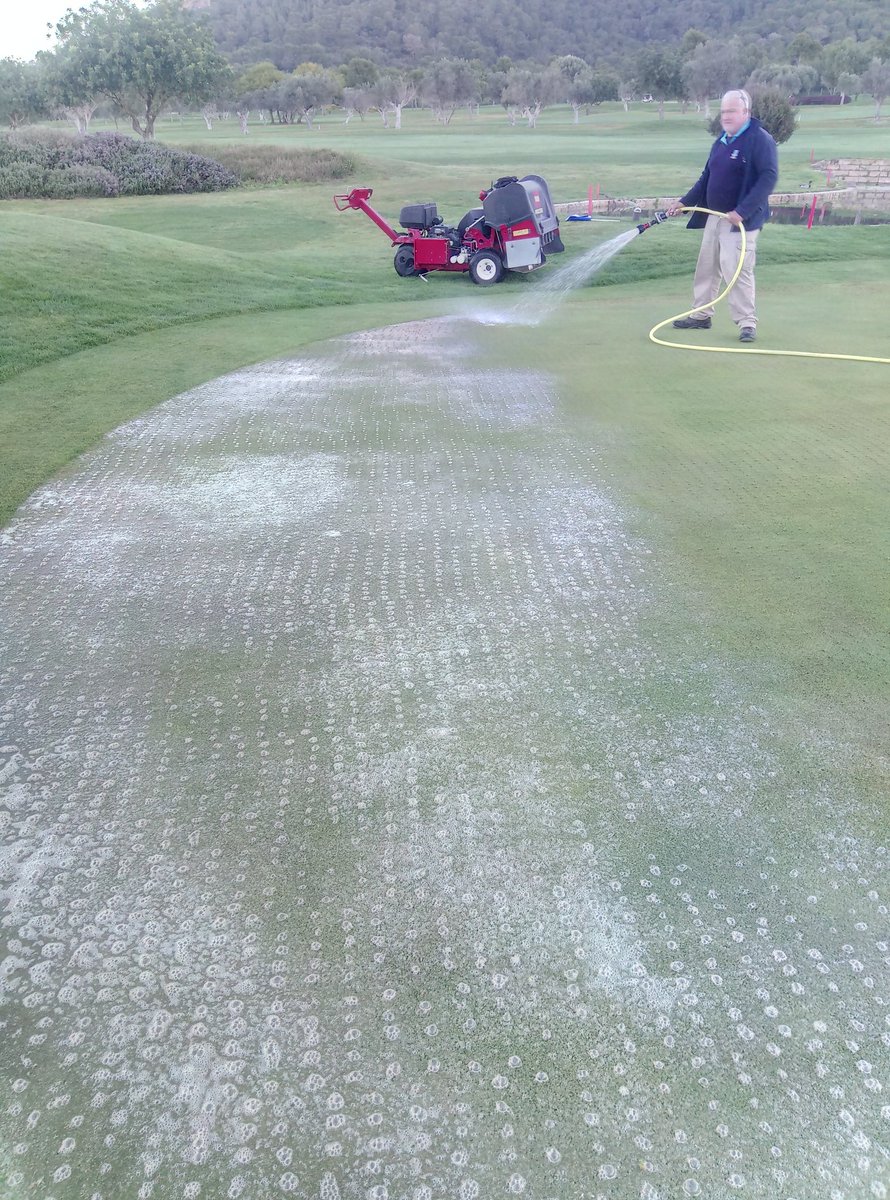 GCSSmaint's tweet photo. First app of hydrogen peroxide on greens! @GolfSonServera #Sustainability #keepitgreen https://t.co/hSaktXvMDl