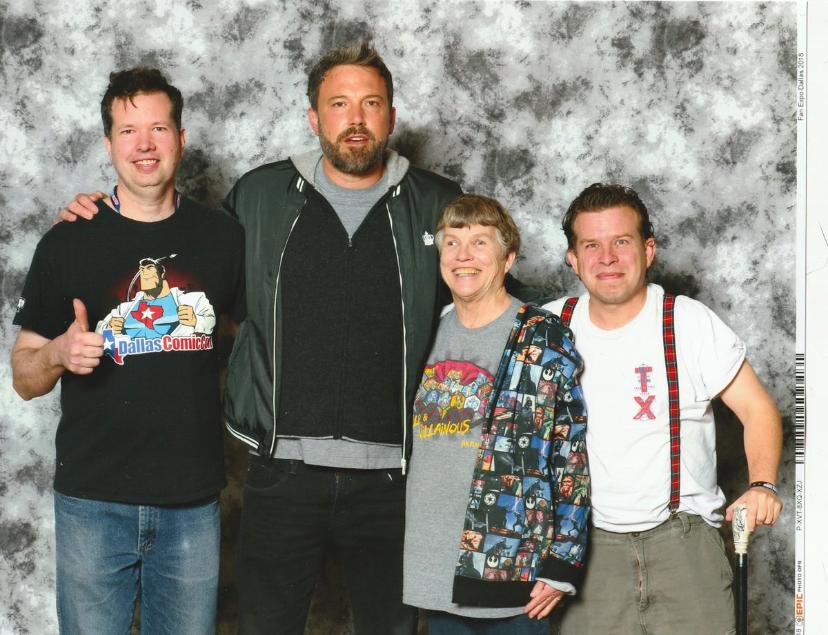 wjedi77's tweet photo. @BenAffleck It was nice meeting you at Fan Expo Dallas. https://t.co/8AavMmRz10
