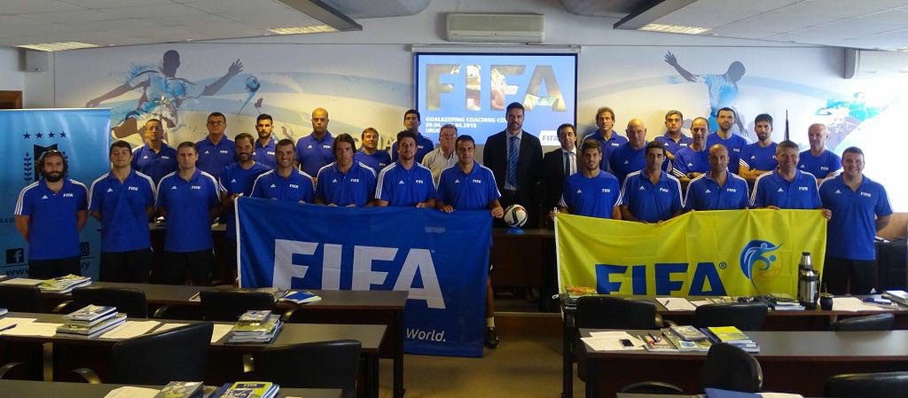 albion_uy's tweet photo. #CursoFIFA l Ayer comenzó en la @AUFOficial el curso de FIFA para entrenador de arqueros a cargo del Suizo Pascal Zuberbühler.
Presente en el curso Lucas Mutto, entrenador de arqueros de nuestras categorías formativas.
Que sea una gran experiencia llena de aprendizaje Lucas!!! https://t.co/4vv0cxBTRO