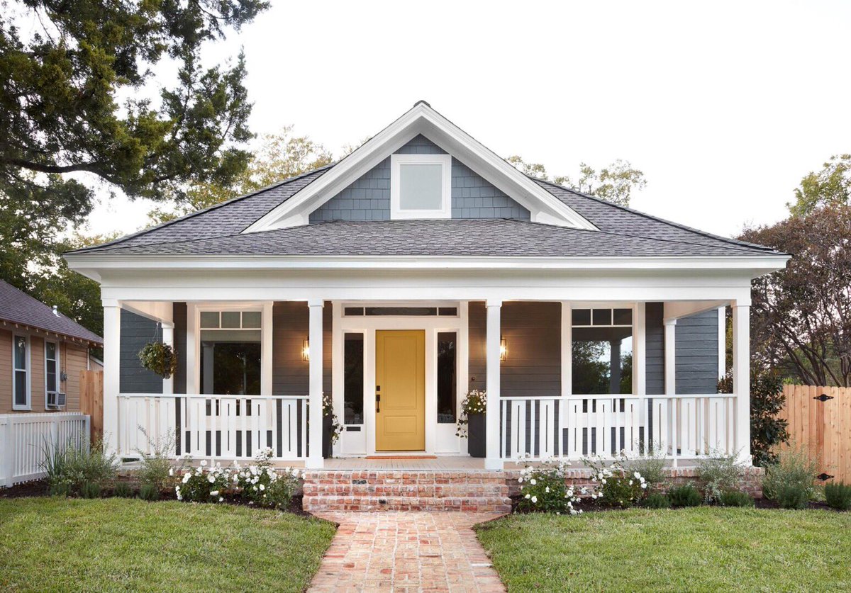 MagnoliaHomesTx's tweet photo. That’s a wrap! The series finale of Fixer Upper is up on Jo’s blog today. Read all of the design details and see the before and after photos at https://t.co/uyN60gIWX2. #FixerUpper https://t.co/mP0AkgjAKb