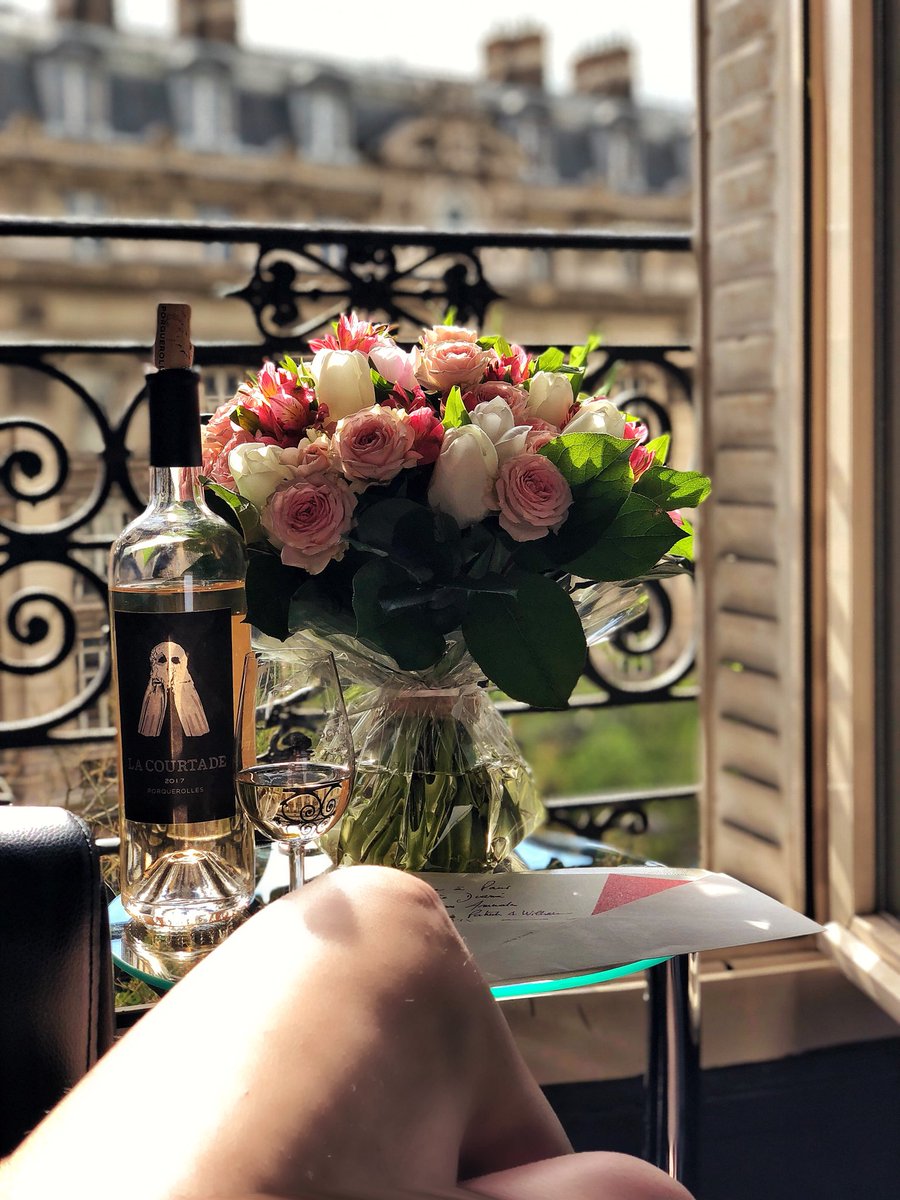 DianaPavelescu's tweet image. What could be more then Paris, flowers, rose? @williamarlotti @PatrickT75020 @AgenceHouseOff #timeofmylife #williamarlotti #patricktomas #houseoff #wineambassador #VinDinRomania