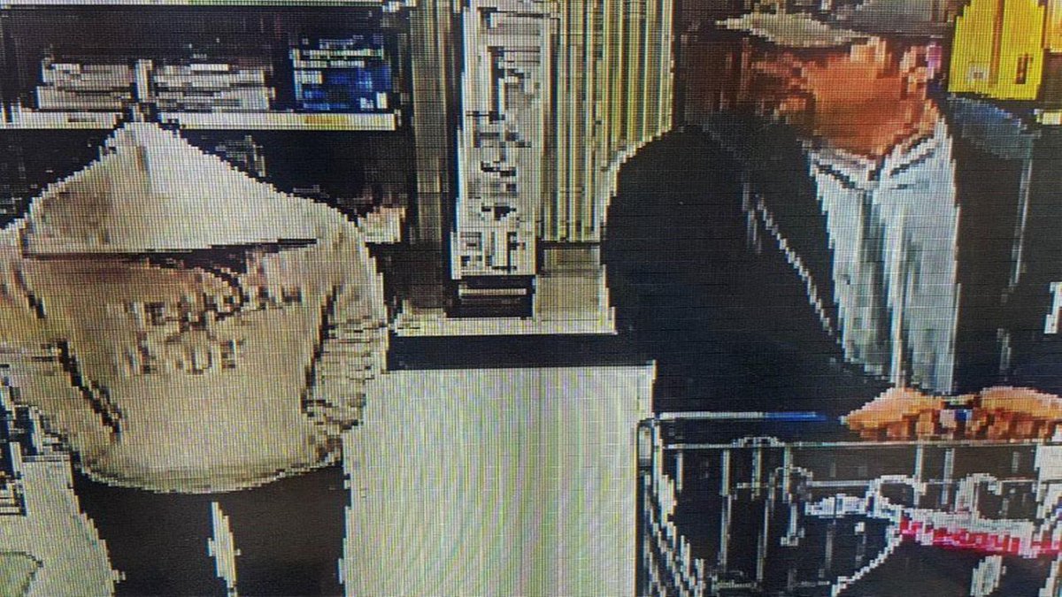 ABC7Chicago's tweet photo. PLEASE RT: Missing teen 'possibly endangered,' last seen at Walmart with unknown man: https://t.co/sIAzuGxofm https://t.co/1zUcrlPQqe