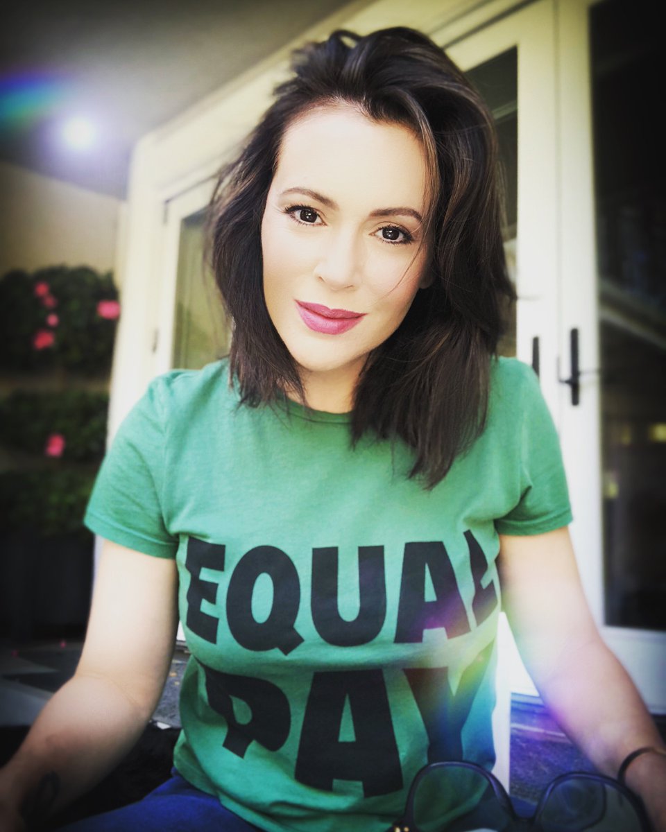 Alyssa Milano On Twitter All Women And Moms Deserve To Be Paid
