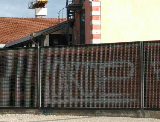 LordesReporter's tweet image. The writing on the Wall in Lisbon Portugal.

Lorde will perform in Portugal at the Primavera Porto music festival
Thursday, June 7th, 2018
7:00 PM