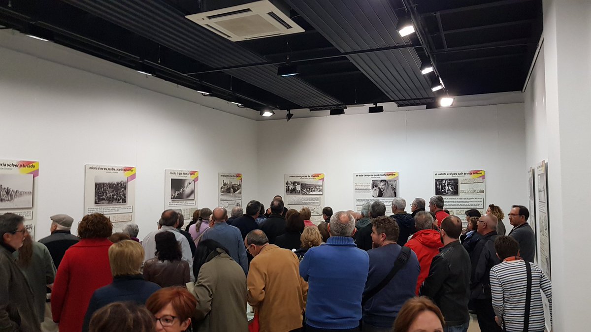 MemoriaManises's tweet photo. Momento de la inauguración de la exposición "Manises 1939. Cartes Robades, Censurades, Segrestades..." en la Casa de Cultura de #Manises, abierta hasta el 28 de Abril #MemoriaHistórica https://t.co/aBf4cuwu74