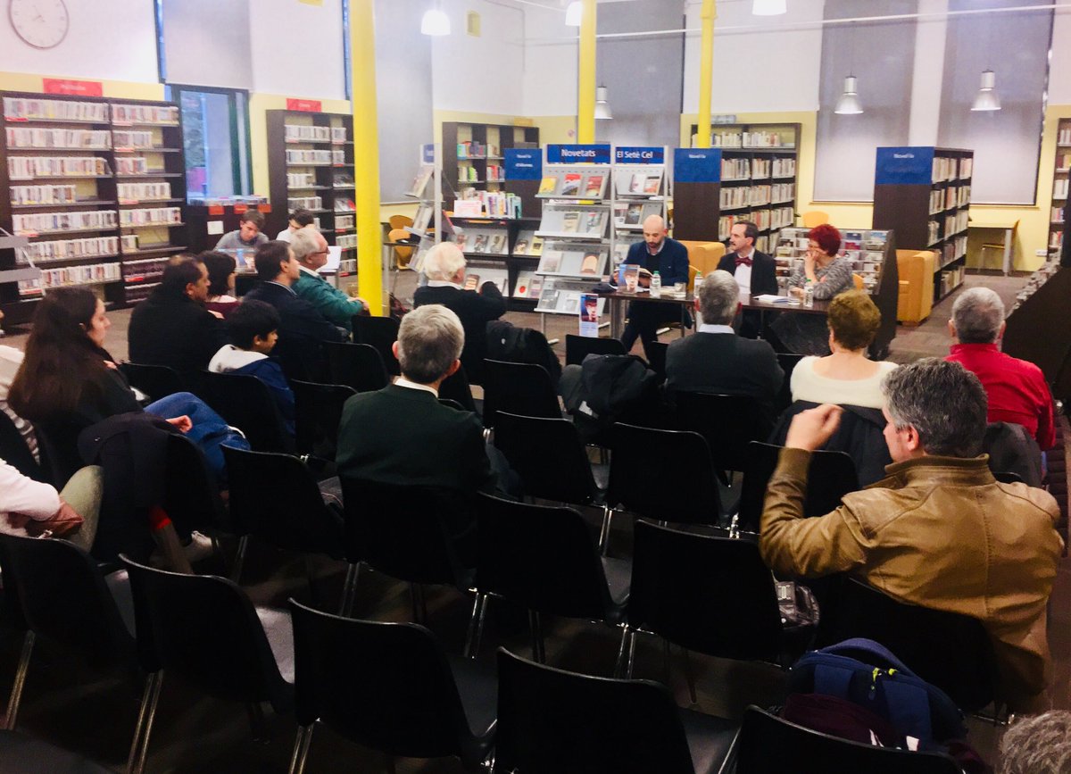 TxemaSimon's tweet photo. Interessant presentació de “El noi del timbal” d’en @xmargenat a càrrec de l’historiador Jordi Bohigas i la regidora @evirb a la Biblioteca Iu Bohigas de Salt. https://t.co/XhyJ2VvjGW