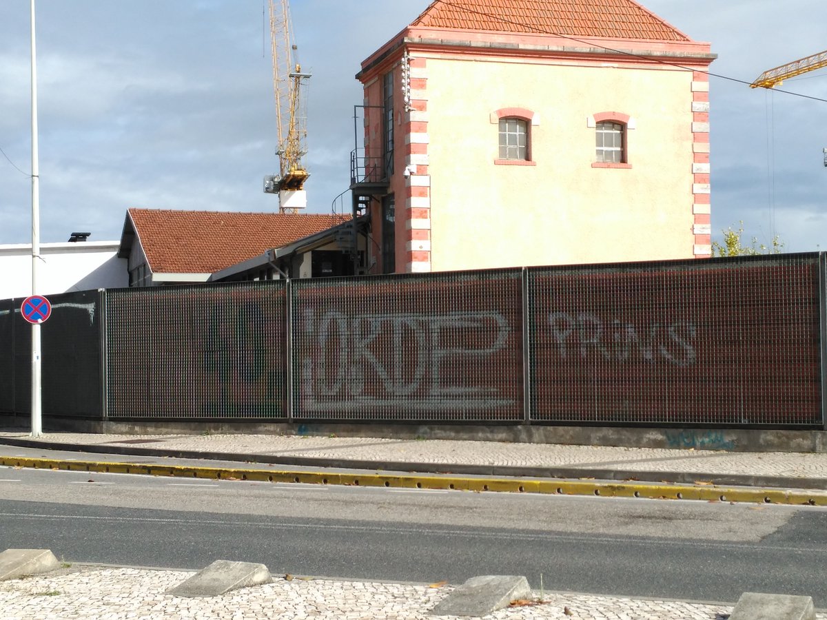 LordesReporter's tweet image. The writing on the Wall in Lisbon Portugal.

Lorde will perform in Portugal at the Primavera Porto music festival
Thursday, June 7th, 2018
7:00 PM