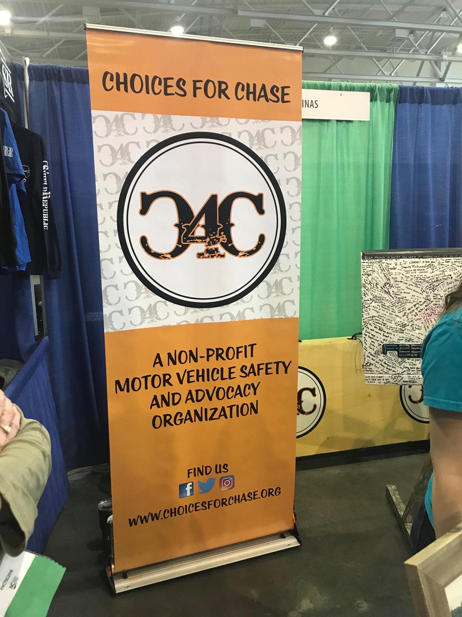 AAACarolinas's tweet photo. We are spending the afternoon alongside @ChoicesforChase at the NC Traffic Safety Conference in Wilmington networking with professionals across the state for the common goal of achieving zero roadway deaths & injuries in the Carolinas #NCTSC2018 #DisconnectAndDrive https://t.co/WFIZzVMP5h