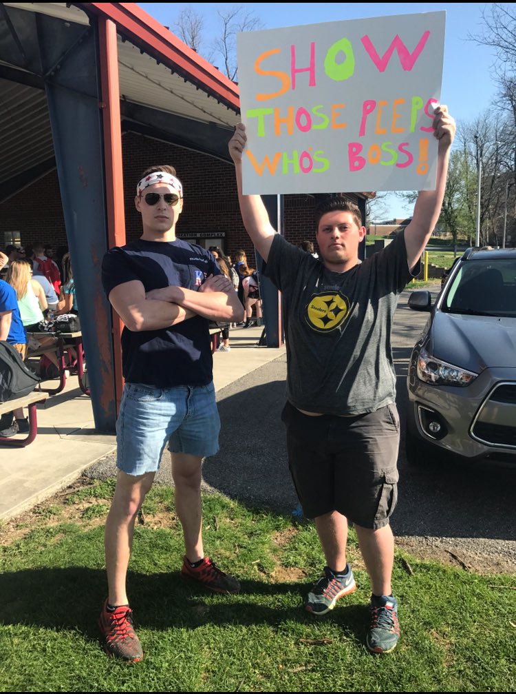 It’s time to eat. 🐐 #greekweek2018