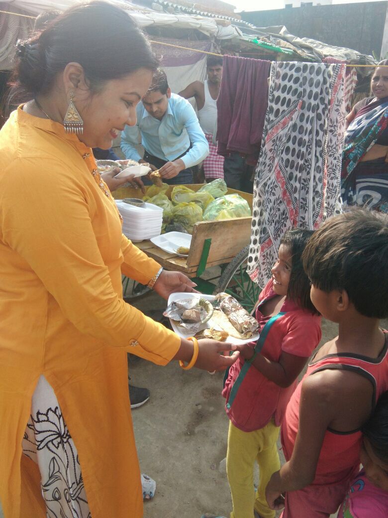SarthakNGO's tweet photo. These are the two sides of happiness. One side is the joy of giving and the other side is the most innocent form of happiness. 😍
#SarthakNGO #SarthakKids #Happiness #JoyOfGiving #Innocence #Help #Generous #Grow #Slum #LifeInSlums #Education #EducationForAll https://t.co/GLyZpPyZXW