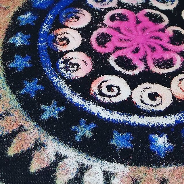 TiaMaeB's tweet photo. #rangoli #WEGallery #westendcincy #westend #artlet @weag513 https://t.co/S8nqONx3bG