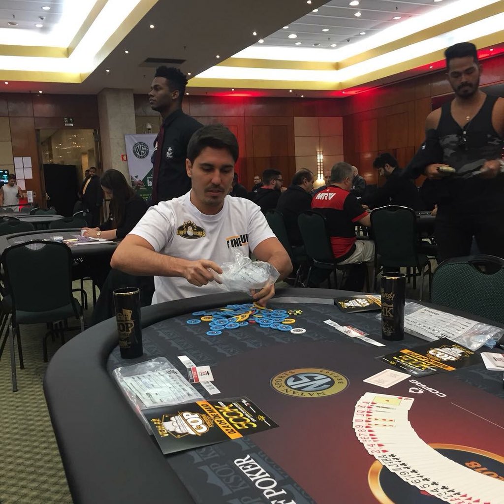 G_Chenaud's tweet photo. Tirando as garotas do saco pra comeรงar a festa. Vamooooooooo dia 2 6max Monster Stack ๐๐๐ปโโ๏ธ
#Zummmmmmm ๐
#LineUPpoker ๐๐
#PokerLive
#LineUPfichas https://t.co/bPv6aDFiXu