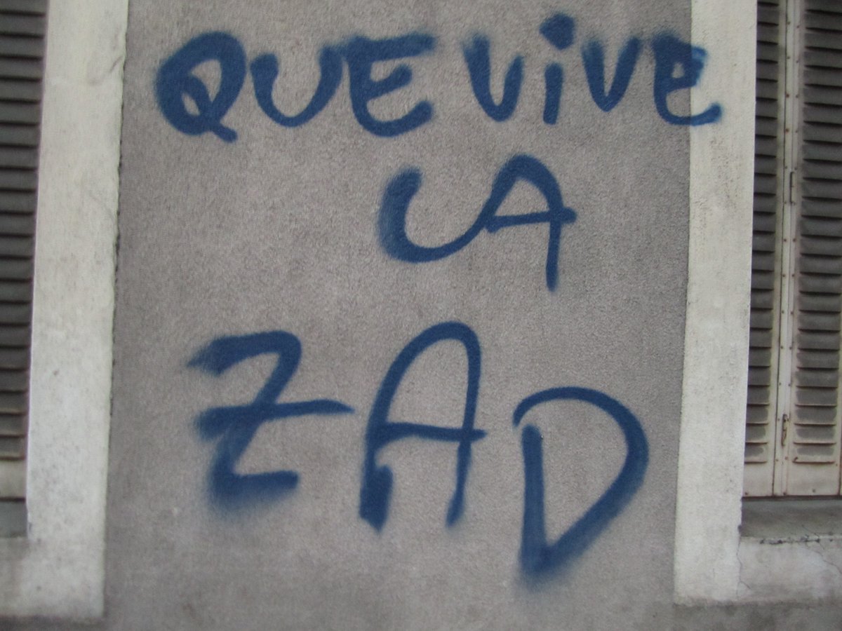 DijonDTR's tweet photo. Vu hier et ces dernières semaines à #Dijon 
#ZADPartout #ZADvivra #ZAD #NDDL https://t.co/g7s0MQROTO