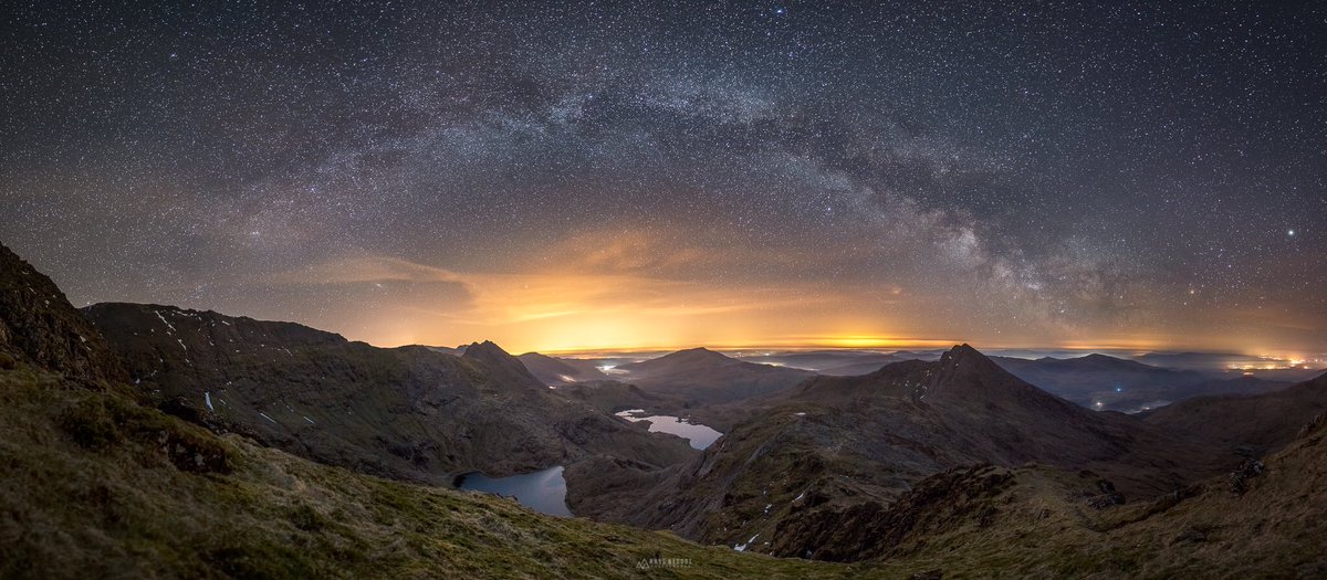 Venture_Outdoor's tweet photo. S T E L L A R • S N O W D O N I A

The Milky Way risinging over the mountains of Crib Coch, Moel Siabod and y Lliwedd, with Jupiter out over on the right side, taken from just off the catkin Path descending from the summit of Snowdon https://t.co/Do4YU9BINz