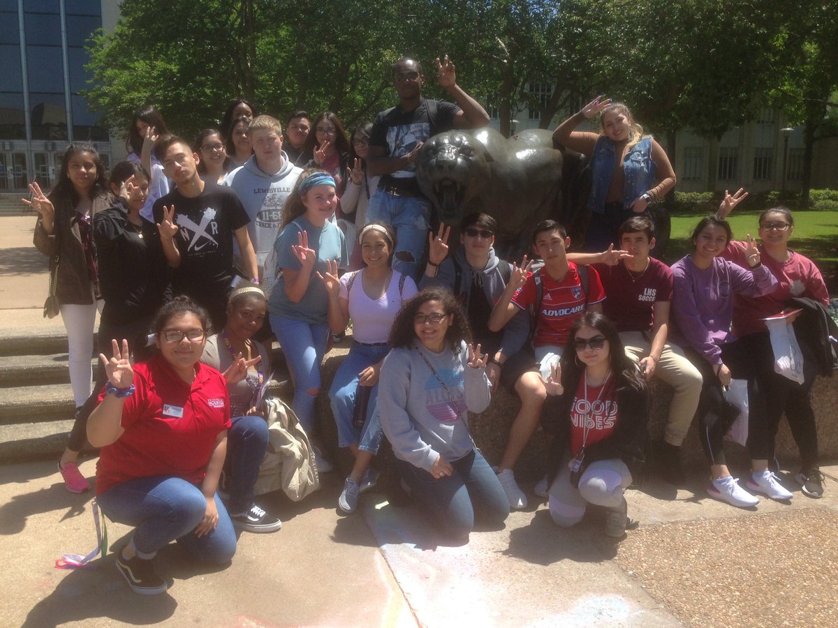Bradley Willi (@mrwilli14) on Twitter photo It's a beautiful day and a wonderful campus visit <a href="/UHouston/">University of Houston</a> #GoCoogs #LHSNOLA18 It's a beautiful day and a wonderful campus visit <a href="/UHouston/">University of Houston</a> #GoCoogs #LHSNOLA18