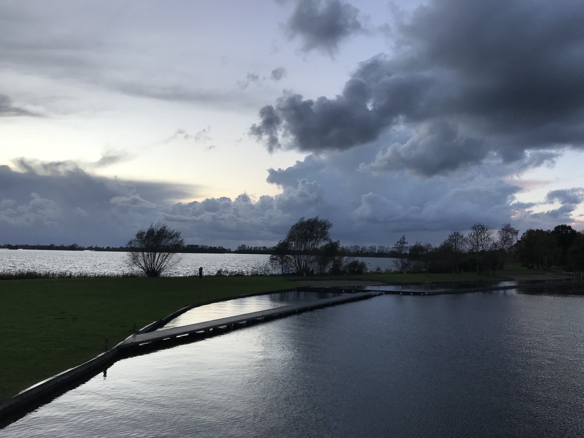 trondjeeilanden's tweet photo. Kriebelt het bij 't zien van deze plek? De inschrijving is geopend voor Het Zevende Rondje Eilanden! H7RE voor de kenners ;) 20-21-22 juli. https://t.co/ZNcZPq2fxq Gaan met die π #zwemloop #vinkeveenseplassen #rennenrennen #zwemmenzwemmen https://t.co/CoxiFgKP1g