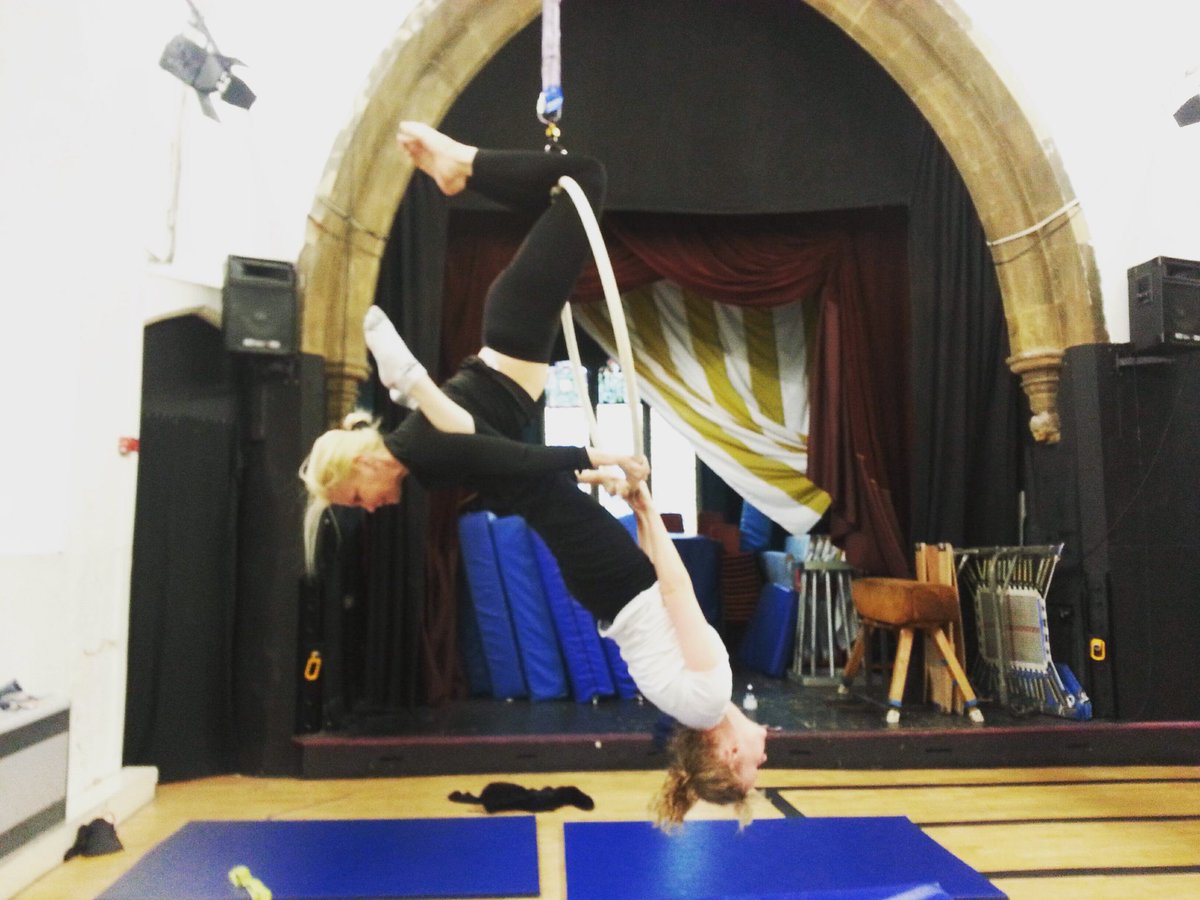 shanrew's tweet photo. Hooping around today with @Karinajonesvip 😁🙈 first time and I didn’t fall on my head so that’s a victory right?? 😂
#aerialwork #makingtheatre #doublehoop #greentopcircus #sheffieldtheatres https://t.co/Zy4AL8t8Ba