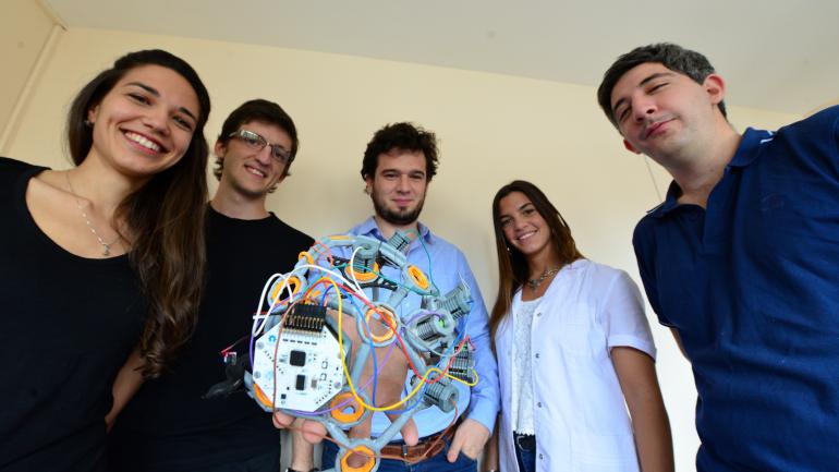 AgenciaIyE's tweet photo. #CórdobaInnova
#OttaaProject es una #app de utilidad para personas con #autismo, parálisis cerebral, #SindromeDeDown y adultos mayores con #afasia post #ACV. Facilita la comunicación de más de 2500 usuarios en todo el mundo 👏.
Vía @LAVOZcomar ➡https://t.co/yTwf5YqaQK https://t.co/IyuS5ChvMq