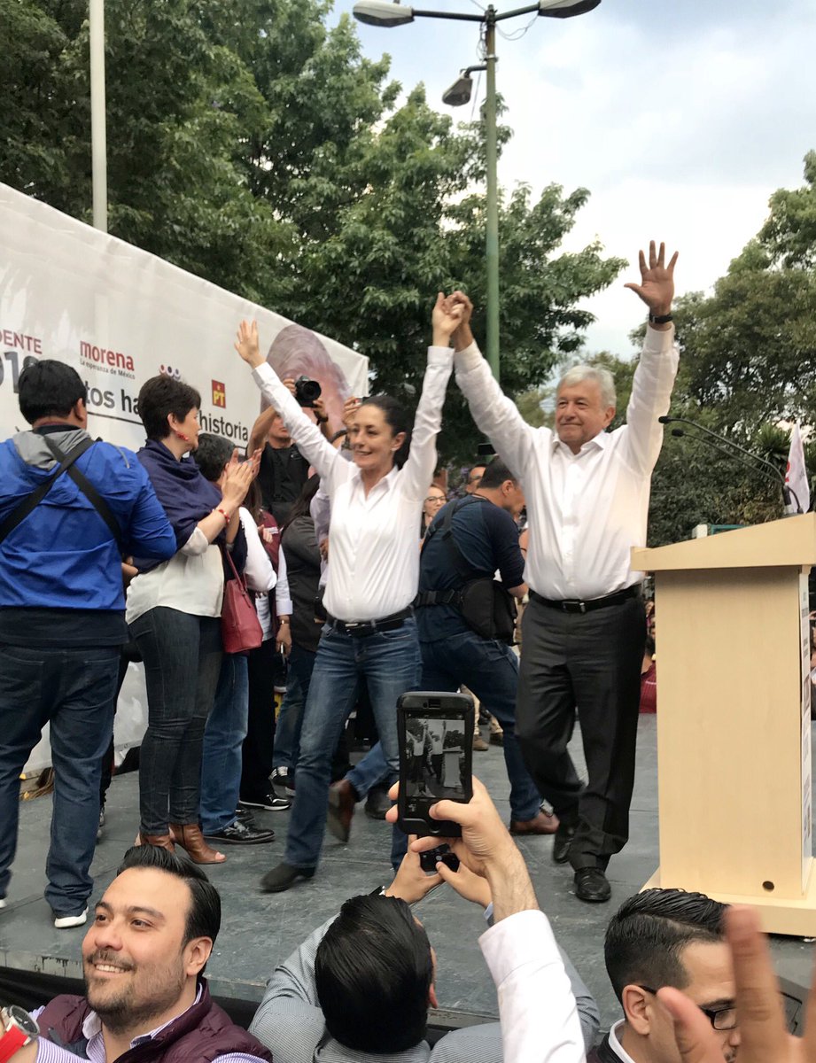 RafaRamonM's tweet image. En la gira de Campaña del Lic. @lopezobrador_ y de doña @Claudiashein en nuestra Delegación #MiguelHidalgo #JuntosHaremosHistoria #InnovacionYEsperanza 
Nos fue requetebién 👏🏻👍🏻👌🏼✌🏼✔️❌.     @yeidckol @XochitlMorena @30JR37 @zoerobledo @tatclouthier @_REGINS @@vromog