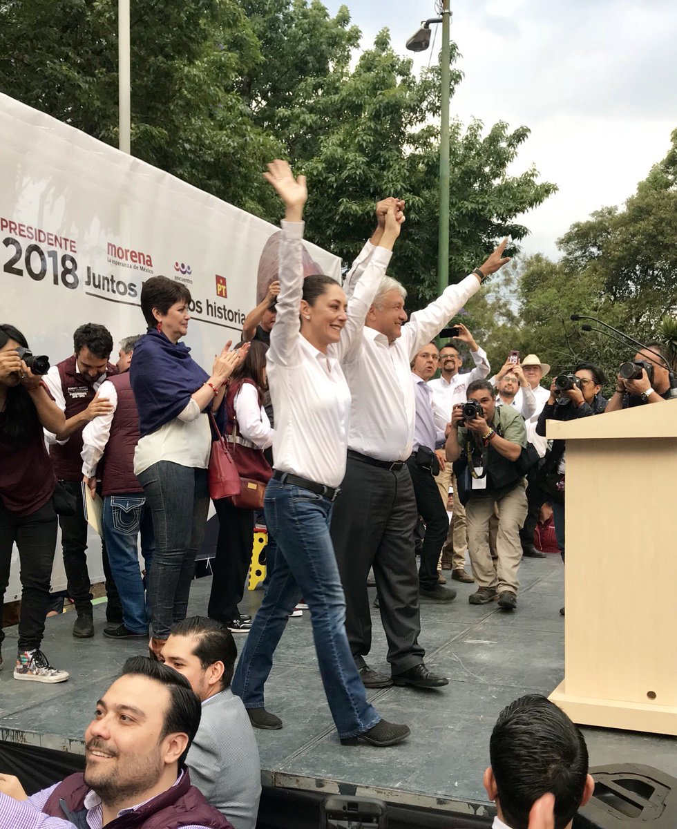 RafaRamonM's tweet image. En la gira de Campaña del Lic. @lopezobrador_ y de doña @Claudiashein en nuestra Delegación #MiguelHidalgo #JuntosHaremosHistoria #InnovacionYEsperanza 
Nos fue requetebién 👏🏻👍🏻👌🏼✌🏼✔️❌.     @yeidckol @XochitlMorena @30JR37 @zoerobledo @tatclouthier @_REGINS @@vromog