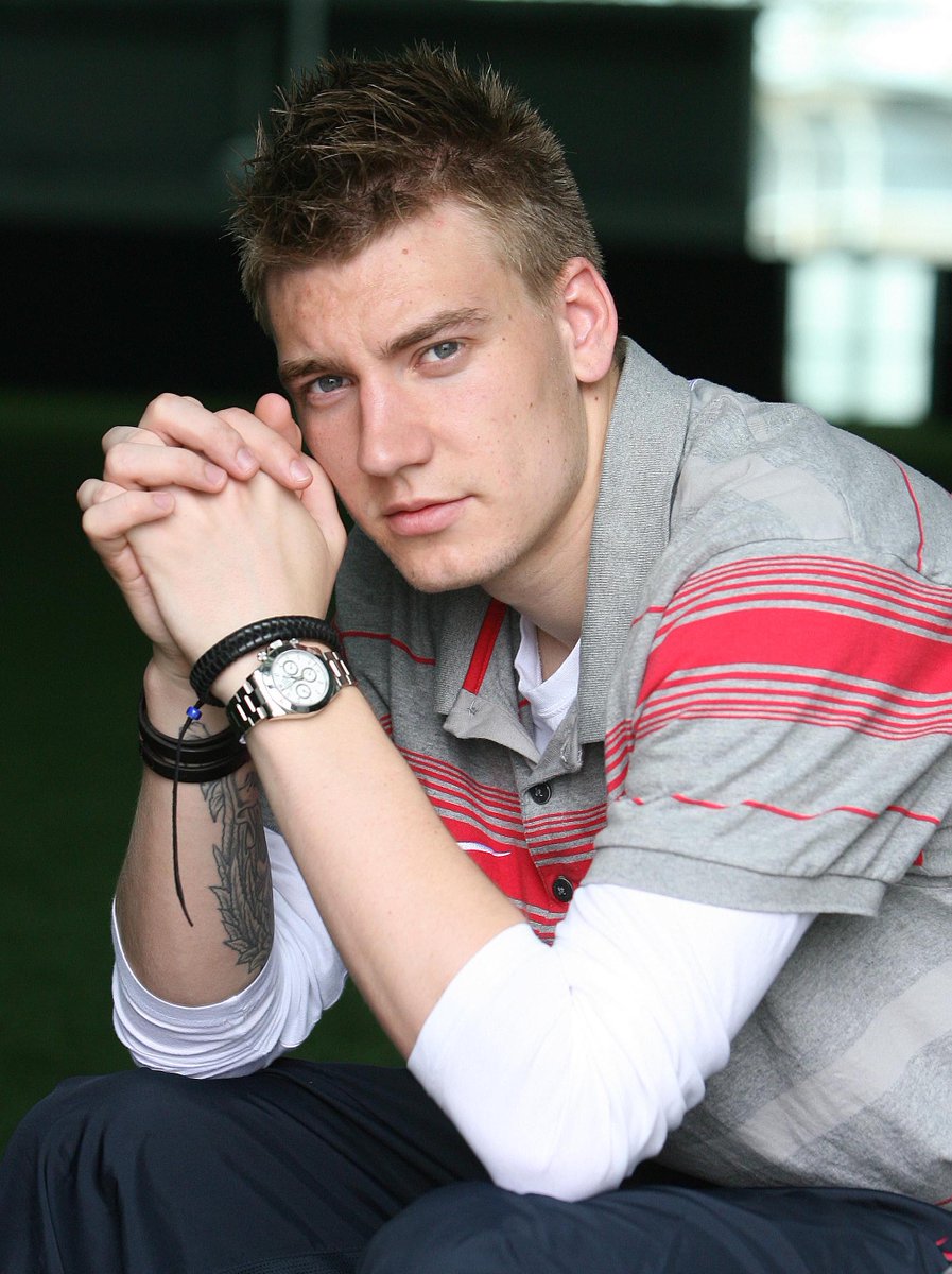 Stuart_PhotoAFC's tweet photo. 9 years ago today I had the absolute honour shooting royalty for the 1st time. #Lordbendtner #arsenal #afc https://t.co/svLEa92vlL