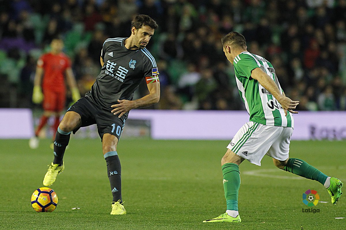 RealBetis's tweet photo. Siempre es un placer ver en el Villamarín a los buenos futbolistas y tú has sido uno de los mejores 🌟🎩 Un ejemplo de fidelidad a unos colores y de valores a todos los que formamos parte de @LaLiga 🙌 

¡El fútbol te echará de menos, Xabi! 😢

#EskerrikAskoXabi https://t.co/KtsqFjr32w