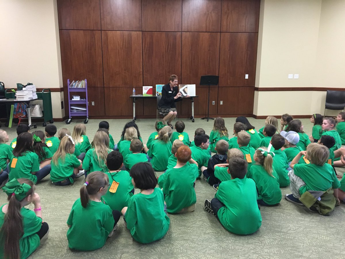 chawpe71's tweet photo. Thanks Ms. Novek! Story time at the library! @LibertyELaisd @mrs_bisso @melissa_penwell @Shelley_fisher1 #fieldtrip https://t.co/eAQGLAY3X1