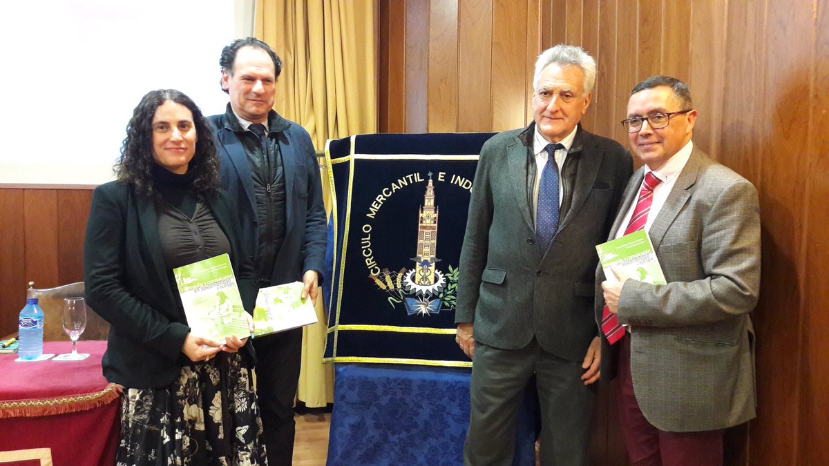 EDITORIALUS's tweet photo. Presentamos en el @cmisevilla el libro ‘Información y comunicación en Sostenibilidad y ecología’, del catedrático de la @unisevilla Manuel Enrique Figueroa y que reúne una selección de sus artículos publicados durante años en @elCorreoWeb 
https://t.co/qf4D3gVpRa https://t.co/uxkOHqGid7