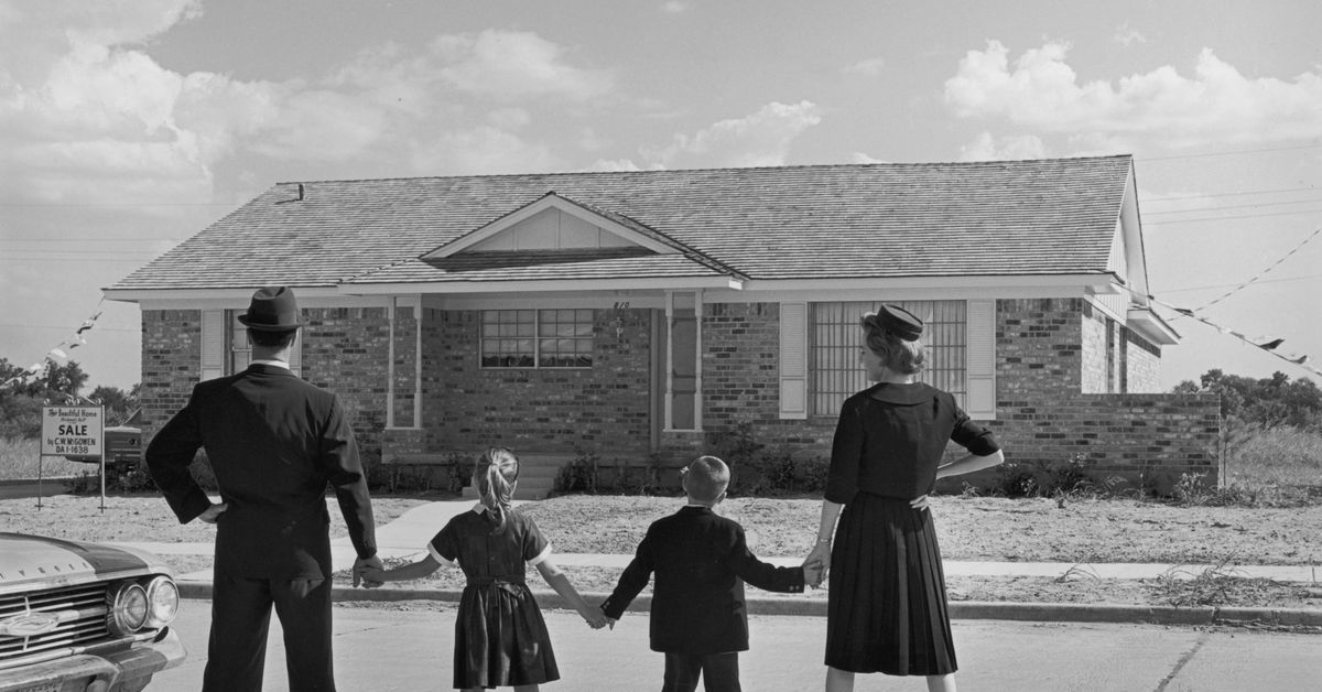 Why buying a house today is so much harder than in 1950. curbed.com/2018/4/10/1721…