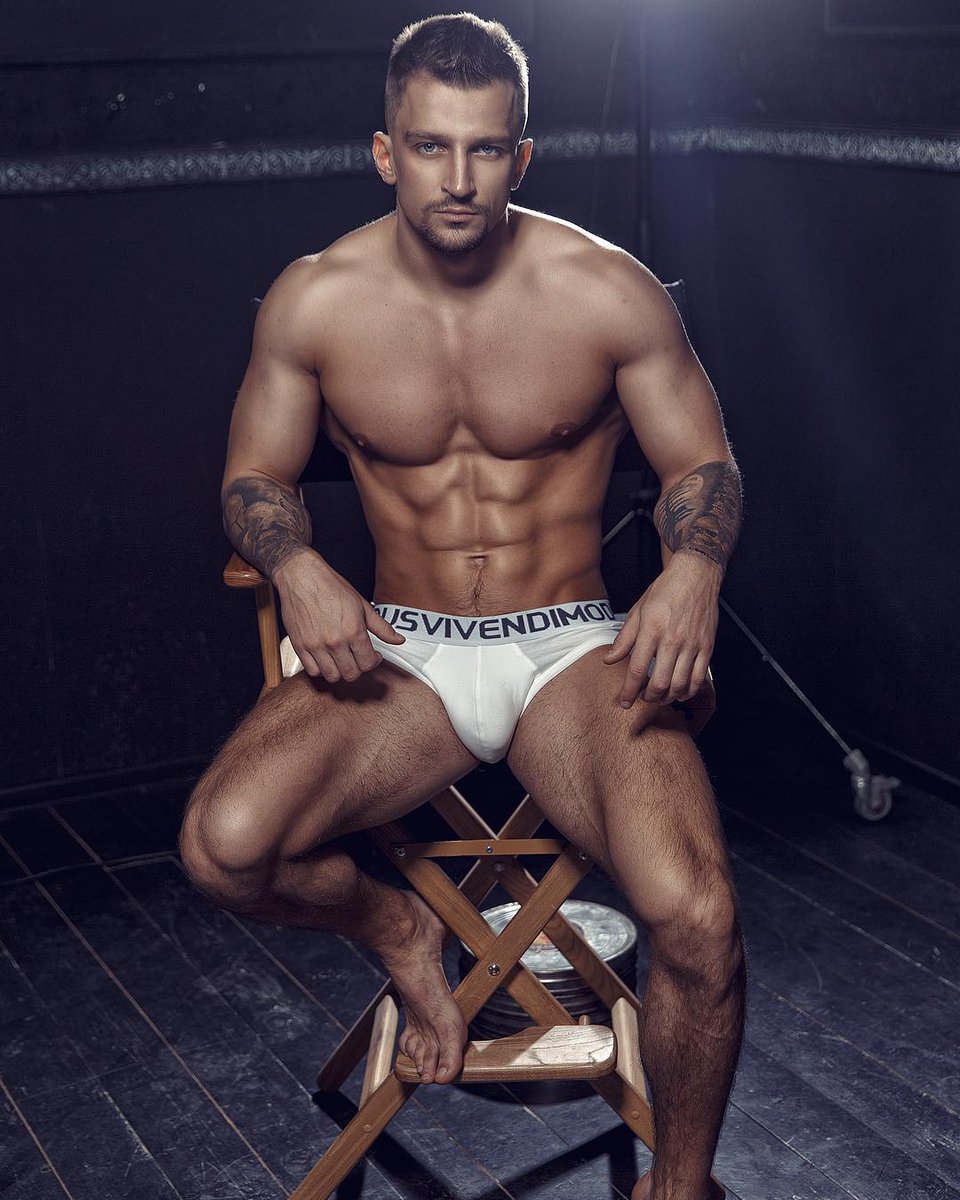 dirgatamaputra's tweet photo. Alexander Zhirmont, slh satu #favehunk gw yg loveable. Gw suka bgt matanya yg deep. https://t.co/VfOHTQK2bG