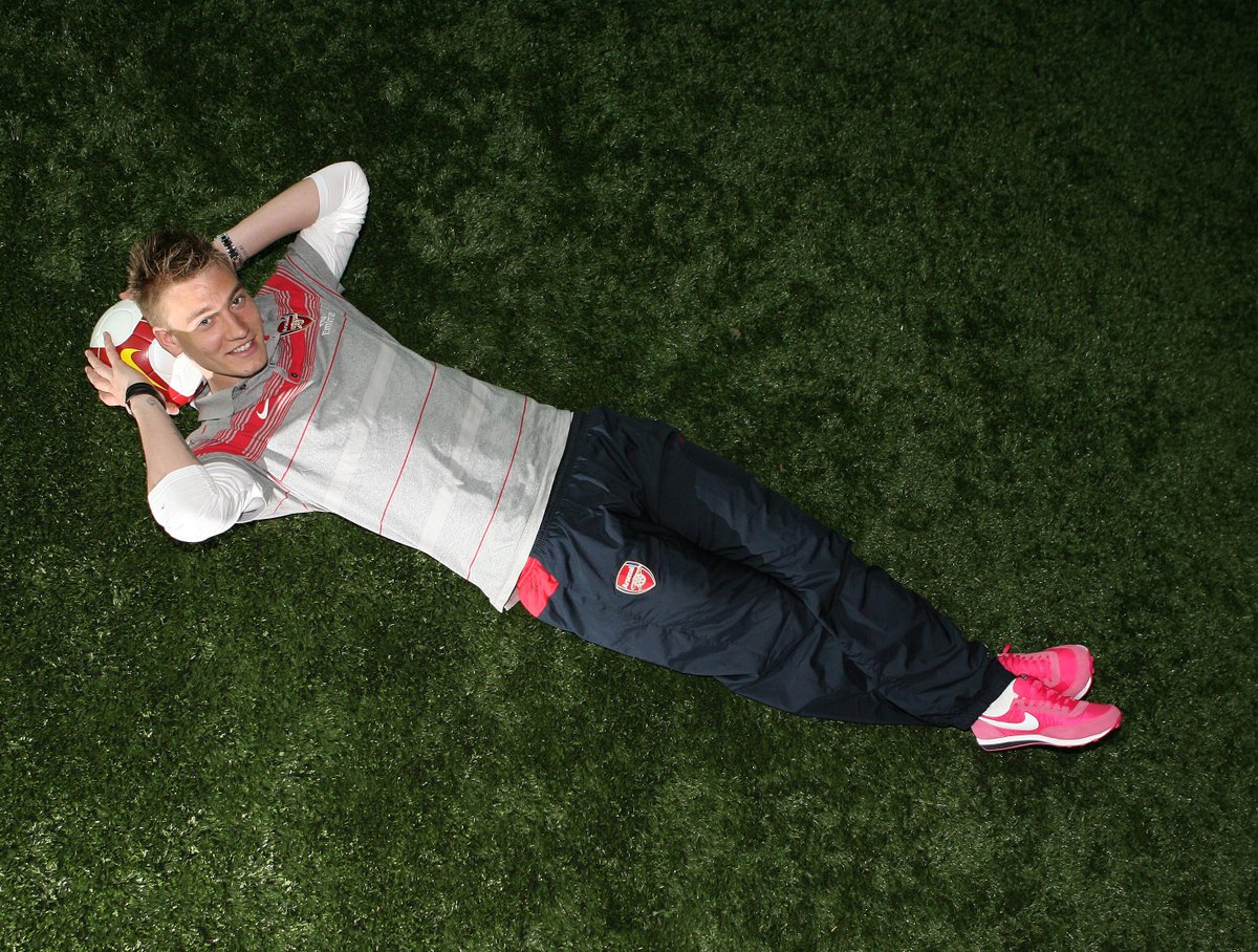 Stuart_PhotoAFC's tweet photo. 9 years ago today I had the absolute honour shooting royalty for the 1st time. #Lordbendtner #arsenal #afc https://t.co/svLEa92vlL