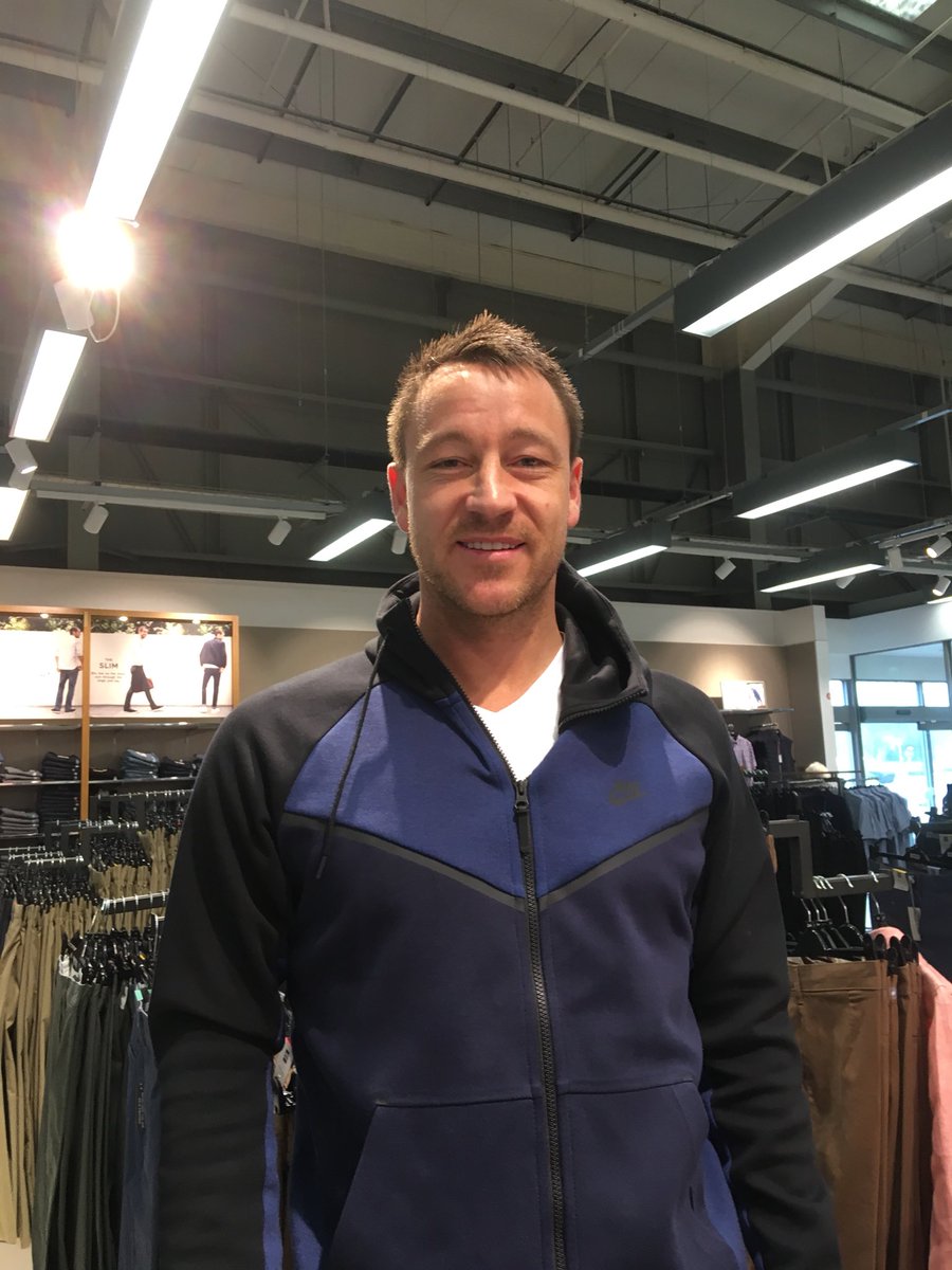 thecoldmilk's tweet photo. My mom and auntie saw John Terry whilst shopping, asked him for a photo and just straight up took a picture of him on his own...DYING😂😂 https://t.co/XV07xkNb1Y