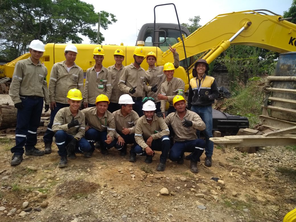 MINERIA5CFMA's tweet photo. Hoy conocimiento de componentes de la excavadora, maquinaria pesada cfma
@SenaCfma @SBDIR_SENACFMA https://t.co/etekfibUGH