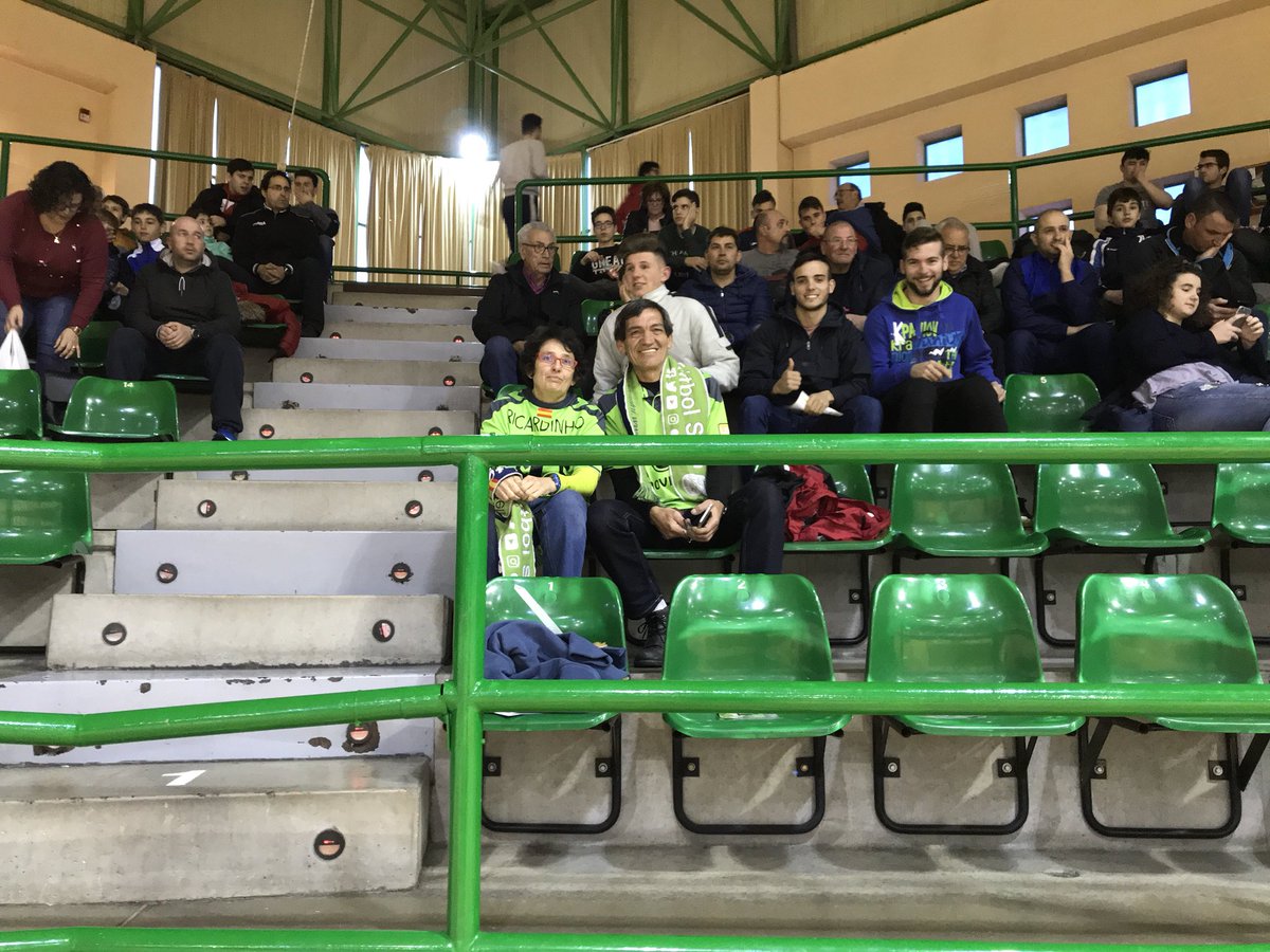 ClubInterFS's tweet photo. ¡Calentamiento interista! Gracias Segovia por vuestro gran recibimiento. 👏🙏💙 #MovistarInter #LNFS https://t.co/UPdysRGkC9