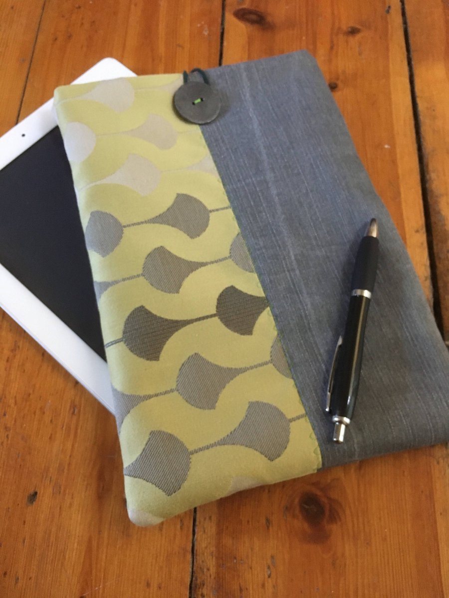 ShabbySheUK's tweet photo. iPad 2017 Cosy, Tablet slip cover, Soft Kindle case, Handmade book cozy, Samsung Galaxy pouch, Soft e-Reader sleeve, Green grey pouch https://t.co/U6JzqRIUMF #ecogifts #craftbuzz #upcycle #etsymaker #epiconetsy #craftychaching #shabbysheuk #GradGiftIdeas https://t.co/vHC696HQ8k