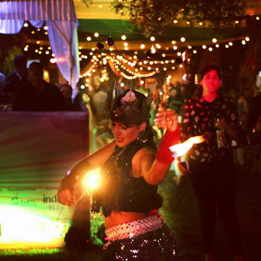 beer_circus's tweet photo. Shweta from butterflyriders enticing The Beer Circus audience. 😍 #chugchugcircus #thebeercircusgoa https://t.co/Xhza5hGOcJ