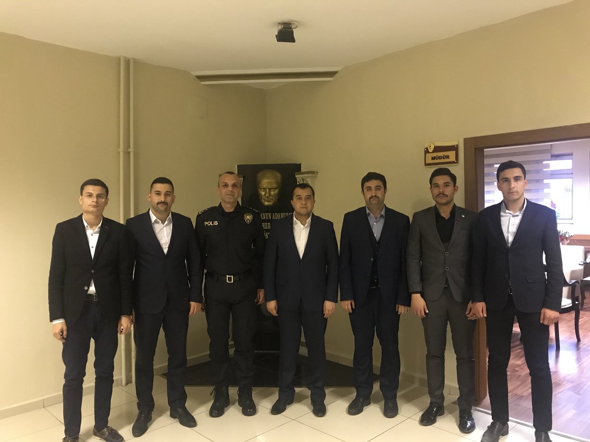 ankaraulkuocak's tweet photo. Vatanımızın bölünmez bütünlüğü için gece gündüz çalışan gerektiğinde gözünü kırpmadan şehadete yürüyen emniyet teşkilatımızın 173. Kuruluş yıldönümü münasebetiyle ÜlküOcakları Ankara İl Başkanımız Sayın Mustafa Buzluk beyefendi Yenimahalle İlçe Emniyet Müdürlüğümüzü ziyaret etti. https://t.co/igDZM0vp2N