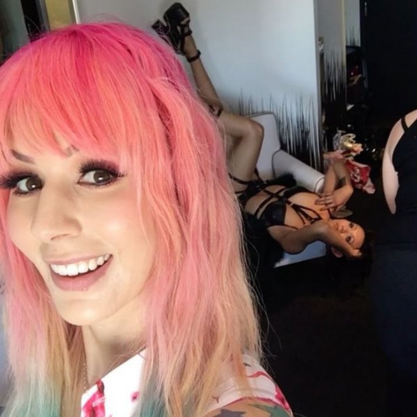Watch Annalee Belle's leaked NSFW photo on TwXstars