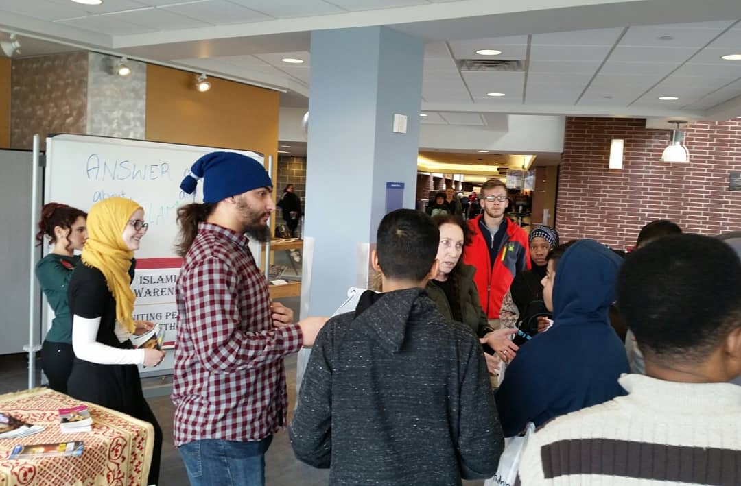 MSAatUA's tweet photo. We had an awesome turnout with energetic participants looking to learn and ask questions about Islam!
Check us out every Tuesday for the rest of the semester from 12-2! Come and resist the stereotypes with us. https://t.co/wDQ6OLxmjI